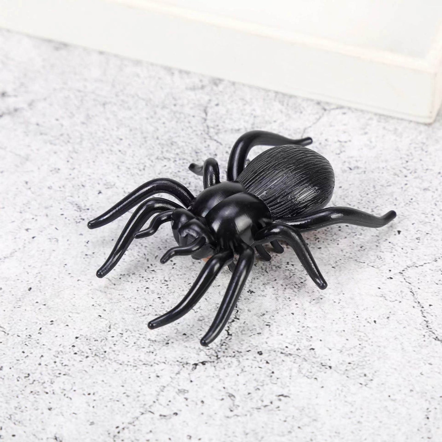 Fun Toys Battery Operated Moving and Vibrating Spider For Kids or Pets